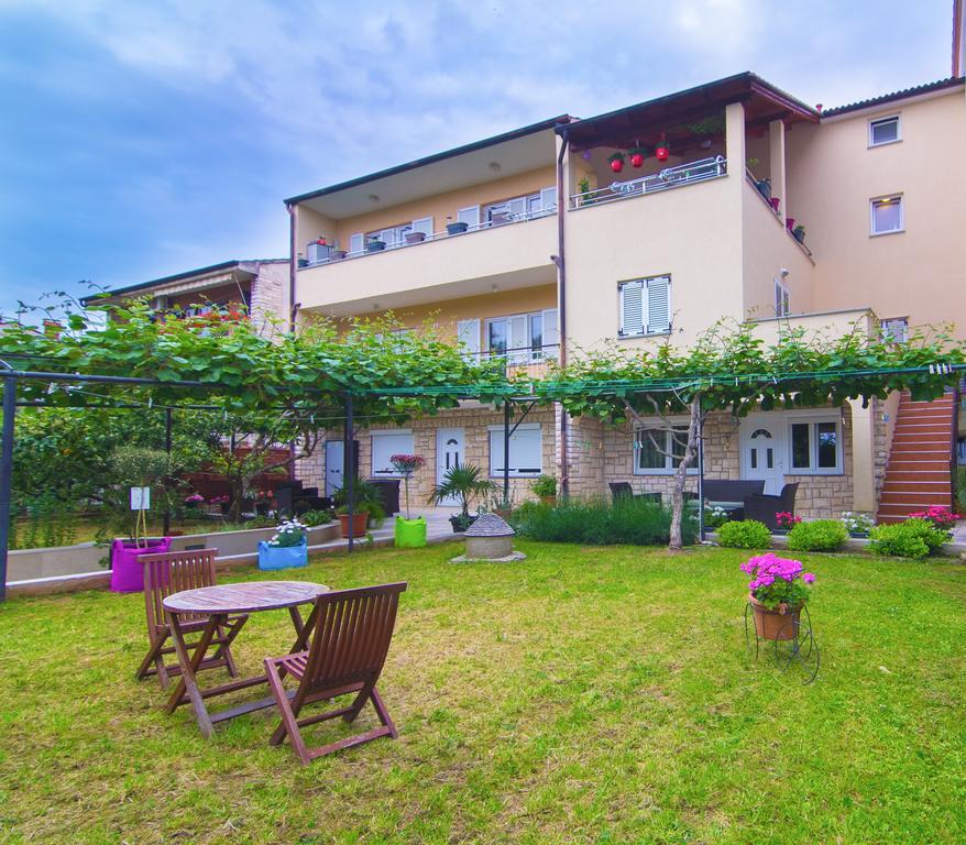 Apartments Nicole プーラ エクステリア 写真